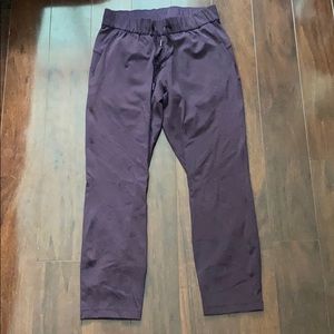 Lululemon on the fly pant size 6